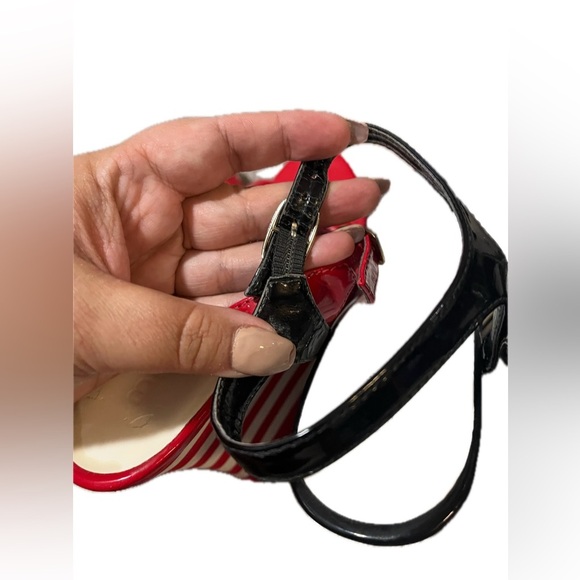 Bakers Stylish Red and Black Wedge Sandals, Size 8M - Picture 9 of 15